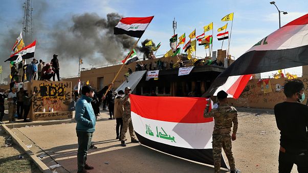 محتجون موالون لإيران أثناء اعتصام أمام السفارة الأمريكية في بغداد/العراق محتجون موالون لإيران أثناء اعتصام أمام السفارة الأمريكية في بغداد/العراق