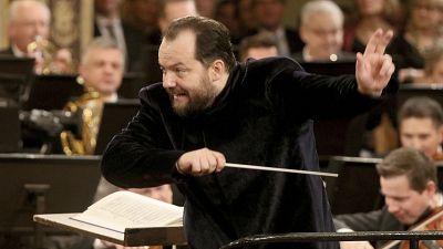 Lett karmester dirigált Bécsben