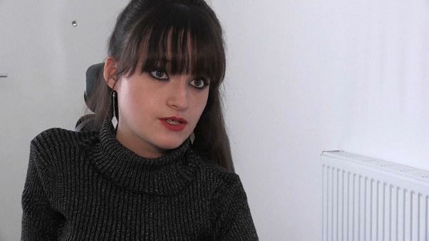 Elodie, étudiante à Sciences Po, raconte son quotidien en fauteuil roulant à Paris Elodie, étudiante à Sciences Po, raconte son quotidien en fauteuil roulant à Paris
