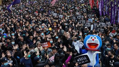شاهد: مواجهات في هونغ كونغ خلال أول تظاهرة مؤيدة للديموقراطية في 2020