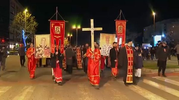Több ezer ortodox hívő tüntetett az új egyházügyi törvény ellen Montenegróban Több ezer ortodox hívő tüntetett az új egyházügyi törvény ellen Montenegróban