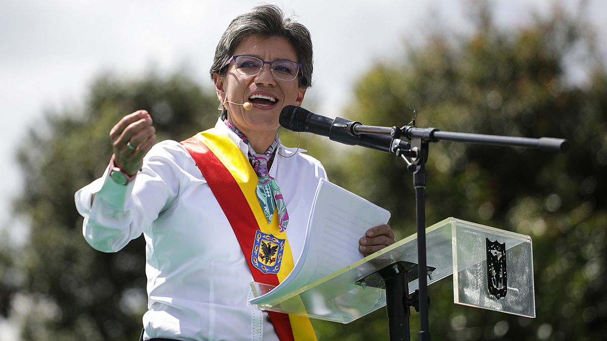 La nueva alcaldesa de Bogotá, Claudia López, pronuncia un discurso tras asumir el cargo
