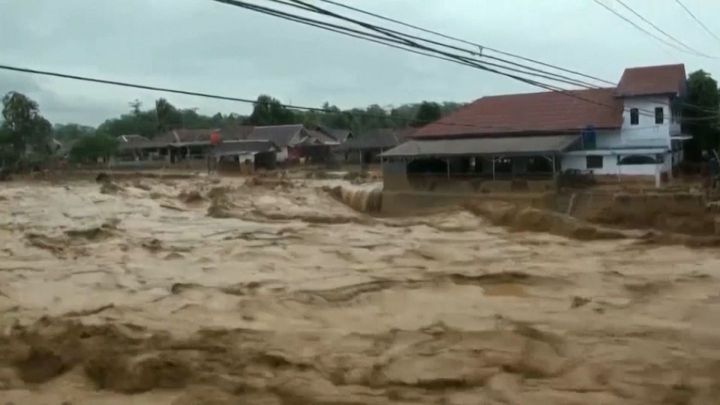 43 Killed And Almost 400 000 Displaced After Deadly Monsoon Floods