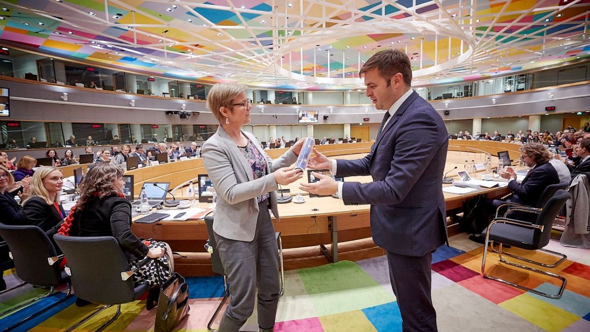 Handing of EU Council presidency from Finnish minister Krista Mikkonen to Croatian minister Tomislav Ćorić.