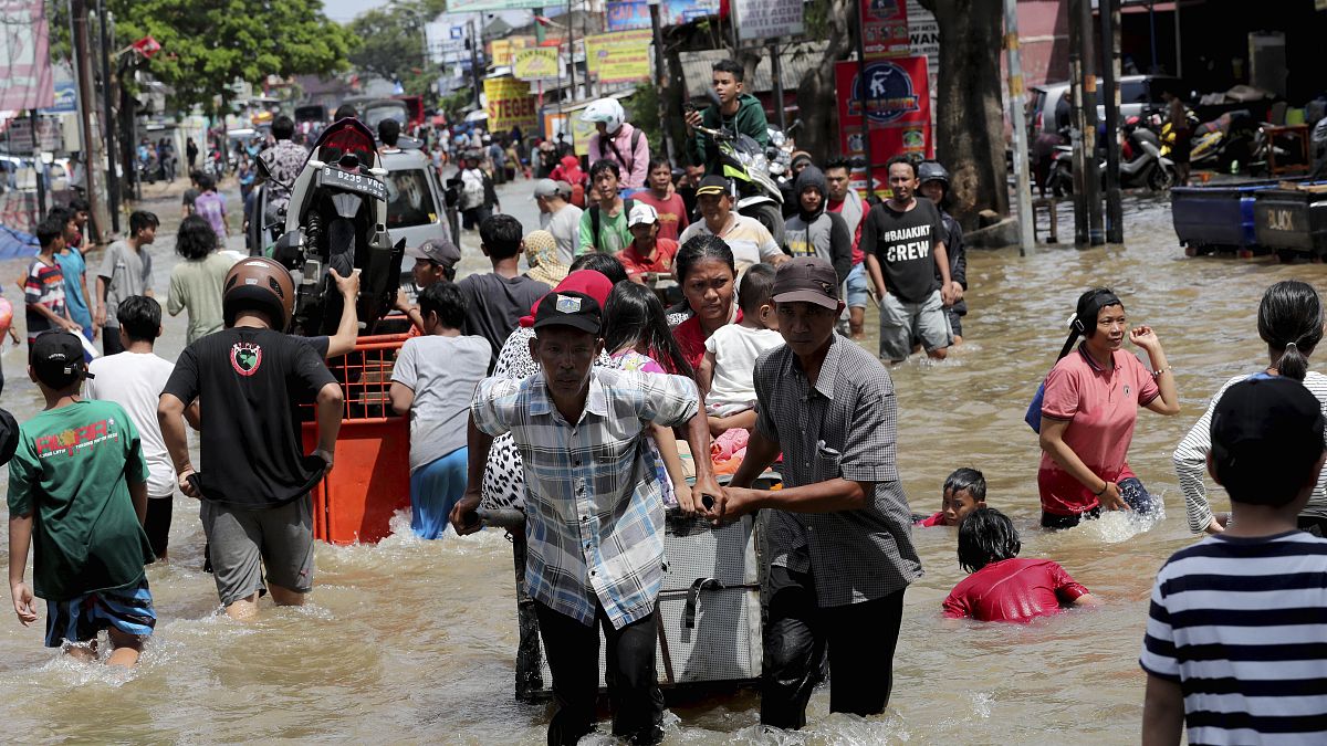 Inundaciones en Indonesia deja 20 muertos y más de 30.000 personas sin hogar