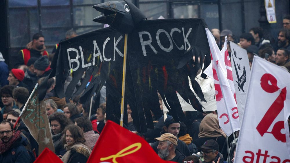 France : Indignation pour la Légion d’honneur pour le patron de BlackRock