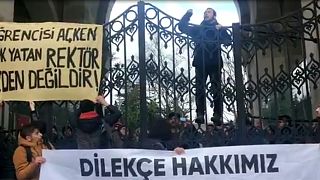 İstanbul Üniversitesi'nde öğrenciler yemekhane zamlarını protesto etti