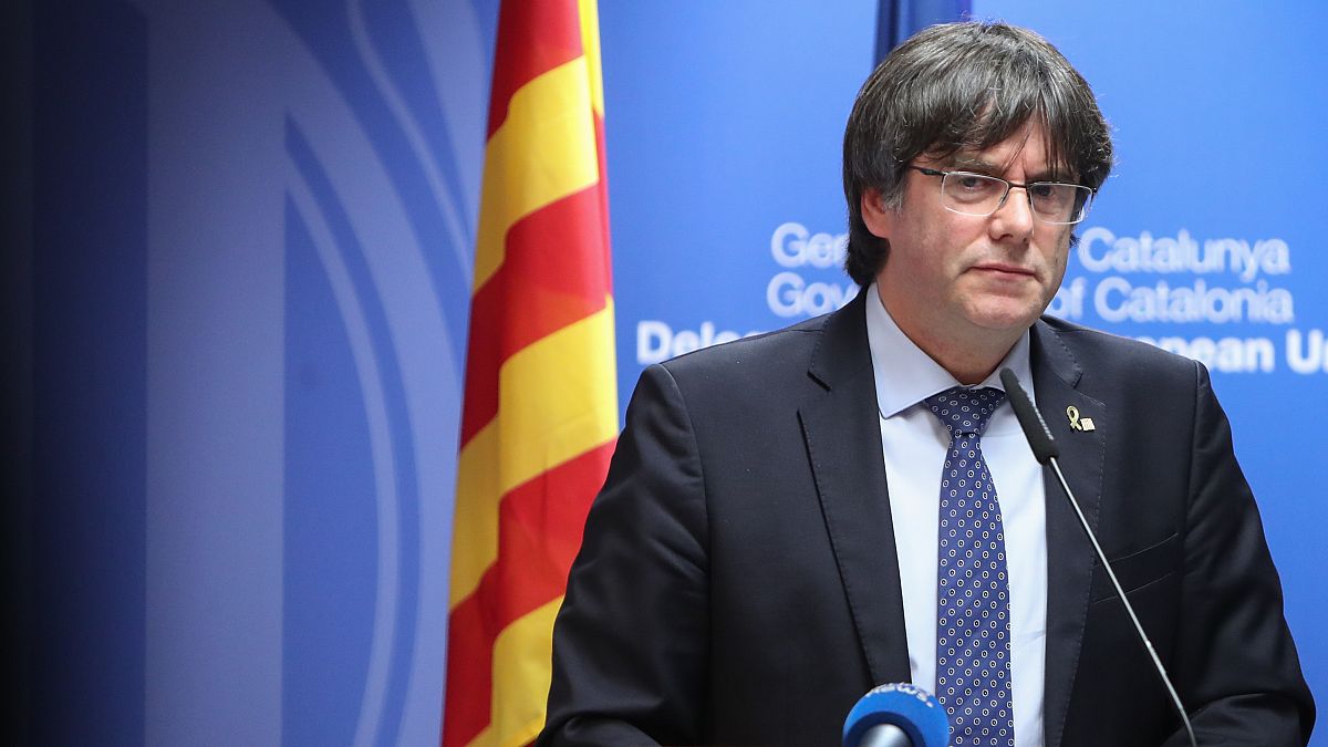 Carles Puigdemont: Belgian judge suspends arrest warrant for Catalan leader