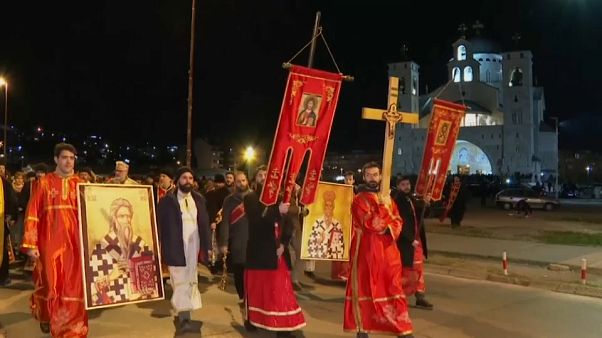Montenegro: Tausende protestieren gegen neues Kirchengesetz Montenegro: Tausende protestieren gegen neues Kirchengesetz