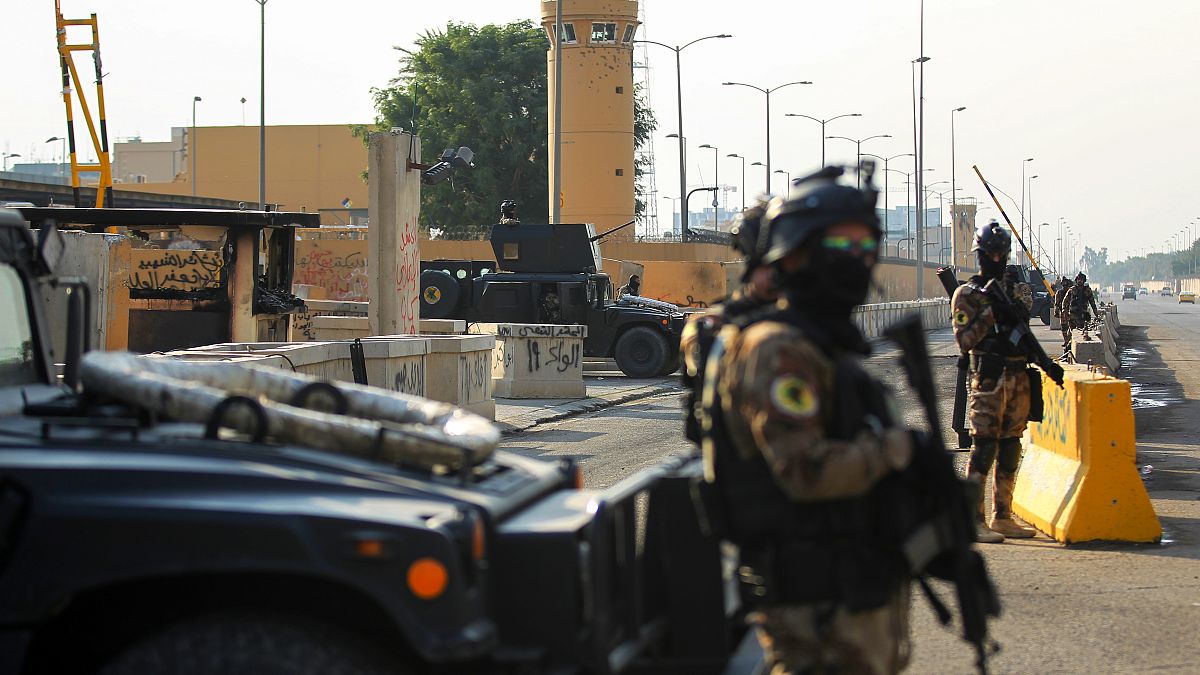 شاهد: القوات العراقية الخاصة تؤمن السفارة الأميركية في بغداد