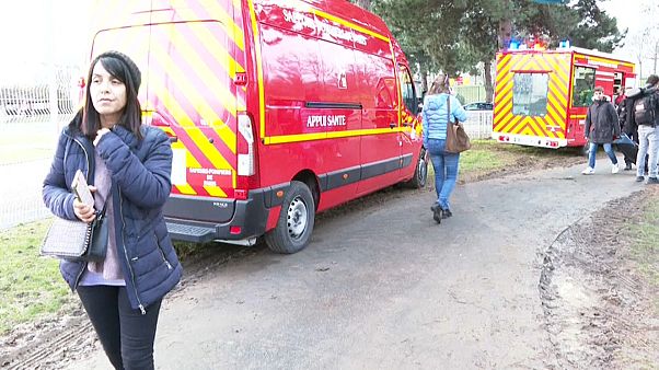 Une attaque au couteau fait un mort et deux blessés graves à Villejuif, près de Paris Une attaque au couteau fait un mort et deux blessés graves à Villejuif, près de Paris