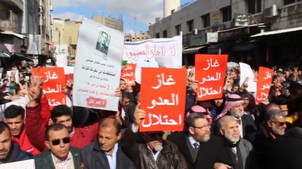 مظاهرة في العاصمة الأردنية عمان احتجاجا على توريد الغاز الإسرائيلي مظاهرة في العاصمة الأردنية عمان احتجاجا على توريد الغاز الإسرائيلي