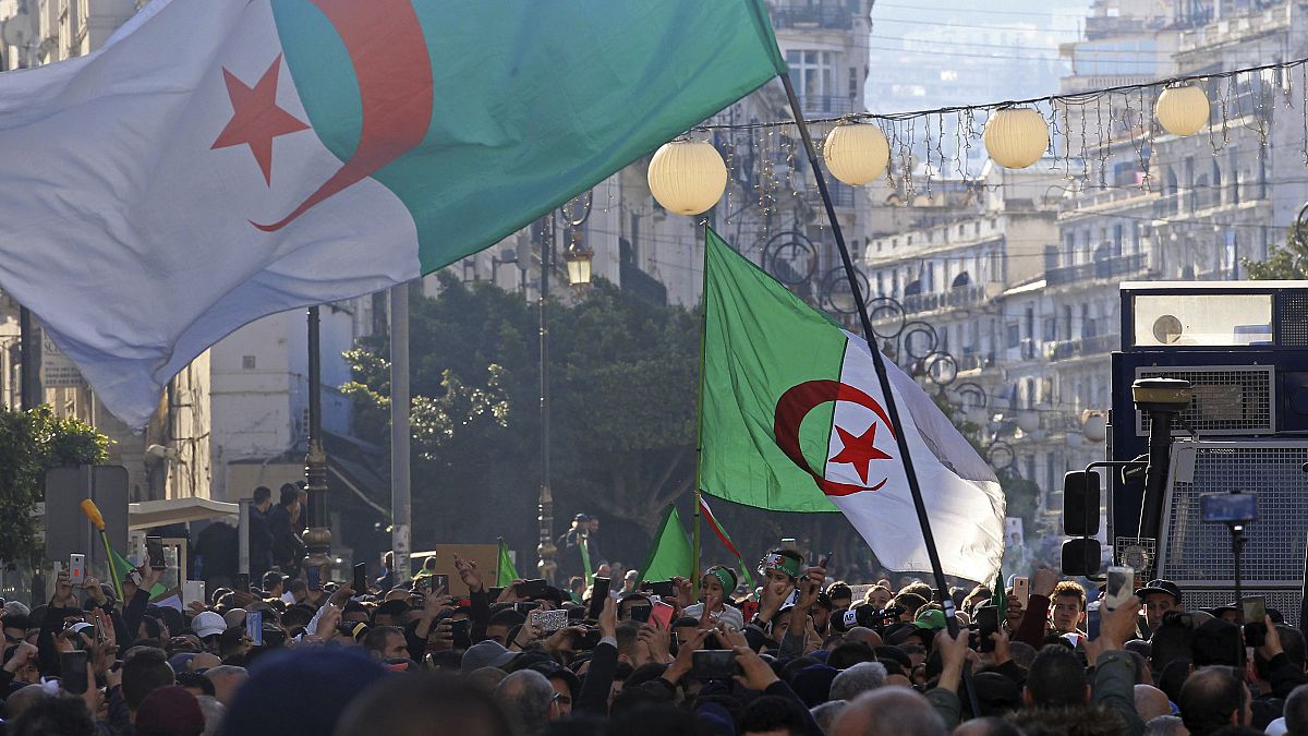 متظاهرون وسط العاصمة الجزائر