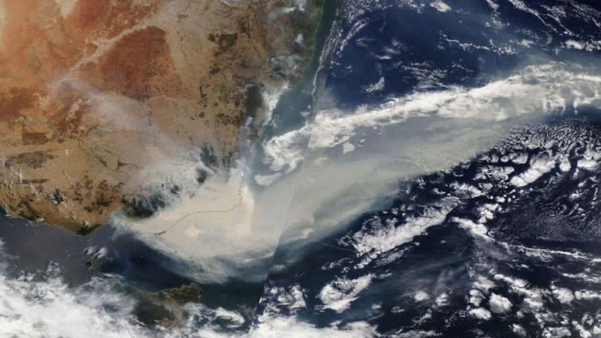 Chaleur accablante et vents violents attisent les flammes en Australie