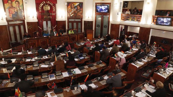 Bolivya'da geçici hükümetin görev süresini uzatan tasarı onaylandı Bolivya'da geçici hükümetin görev süresini uzatan tasarı onaylandı