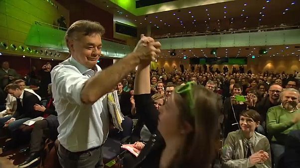 Grüne in Österreich stimmen für Koalitionspakt mit ÖVP Grüne in Österreich stimmen für Koalitionspakt mit ÖVP