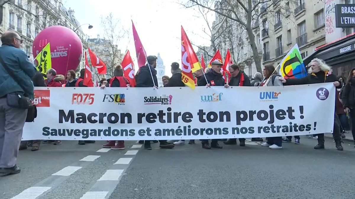 Folytatódnak a nyugdíjreform elleni tiltakozások Franciaországban