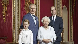 İngiltere Kraliçesi II. Elizabeth ve tahtın 3 varisi bir arada - Aralık 2019