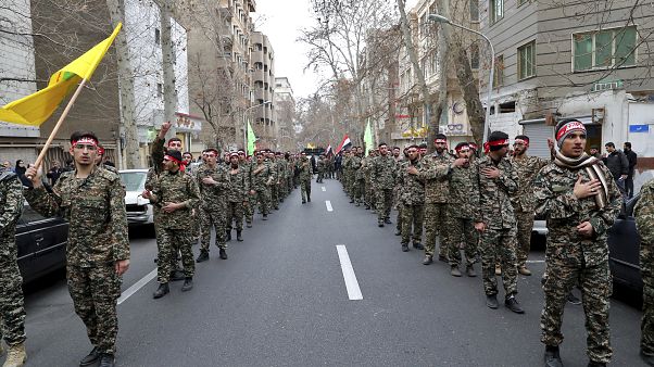 عناصر في ميليشيا الباسيج الإيرانية في حداد خلال مظاهرة ضد الغارة الجوية الأمريكية في العراق التي قتلت الجنرال قاسم سليماني، طهران 4 يناير 2020. عناصر في ميليشيا الباسيج الإيرانية في حداد خلال مظاهرة ضد الغارة الجوية الأمريكية في العراق التي قتلت الجنرال قاسم سليماني، طهران 4 يناير 2020.