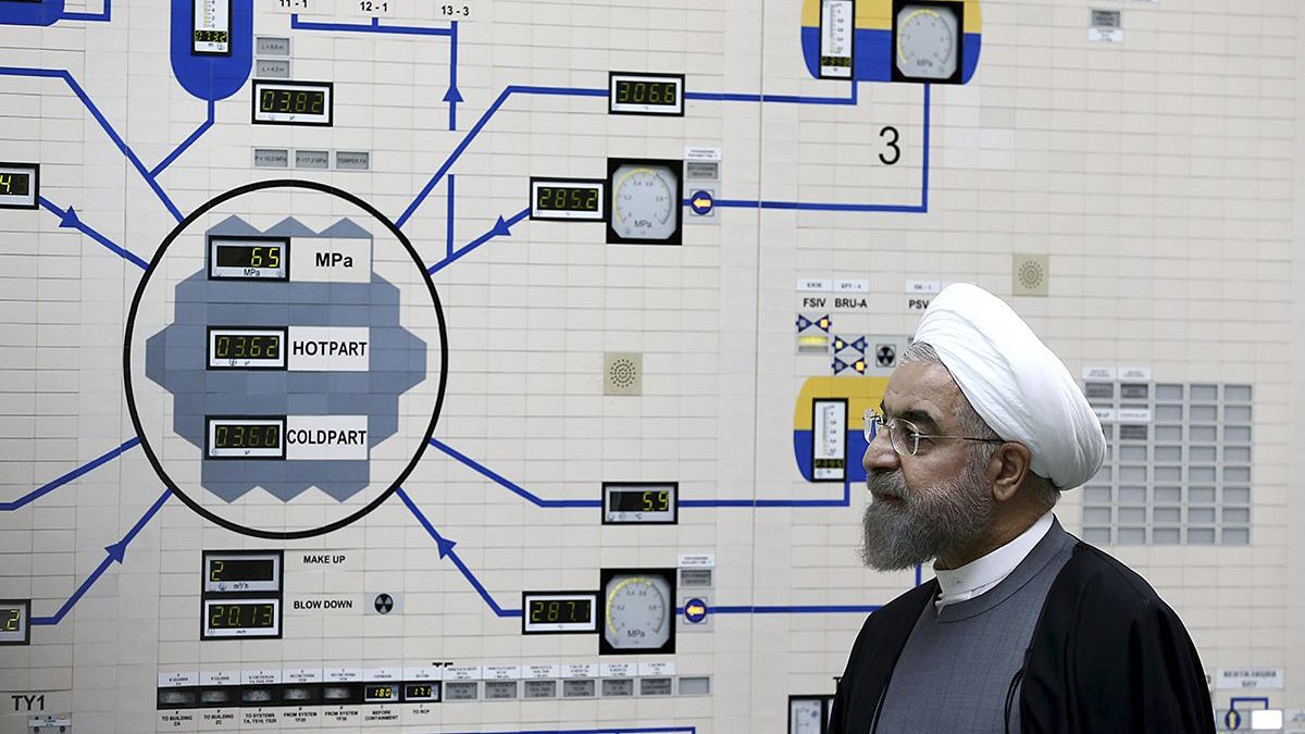 الرئيس الإيراني حسن روحاني في مفاعل بوشهر الذري 