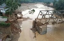 Egy hidat is elsodort az ár Indonéziában