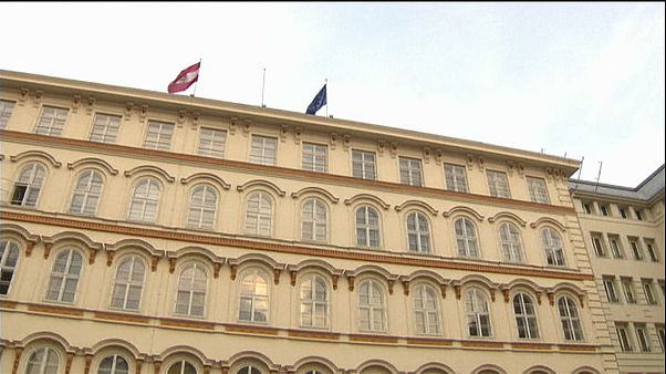 Αυστρία: Προβλήματα πριν την ορκωμοσία της νέας κυβέρνησης Αυστρία: Προβλήματα πριν την ορκωμοσία της νέας κυβέρνησης