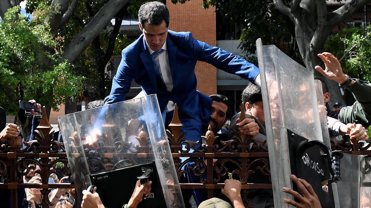Venezuela: Guaido blocked from congress in 'coup' attempt as impasse deepens