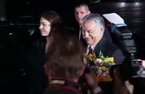 Orbán Viktort kint fütty-, bent gálakoncert várta a prágai operában