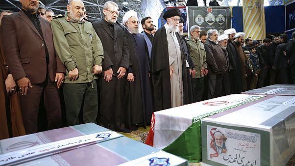 Kasım Süleymani'nin cenaze törenine Ali Hamaney de katıldı Kasım Süleymani'nin cenaze törenine Ali Hamaney de katıldı