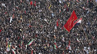 Πλήθος κόσμου στην κηδεία του Κασέμ Σουλεϊμανί, στην Τεχεράνη