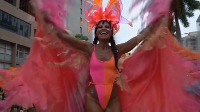 Revellers fill Rio streets in unofficial street carnival