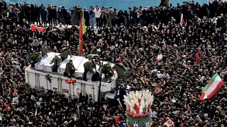 Κηδεία Σουλεϊμανί: Μαζικό «παρών» και συνθήματα κατά των ΗΠΑ