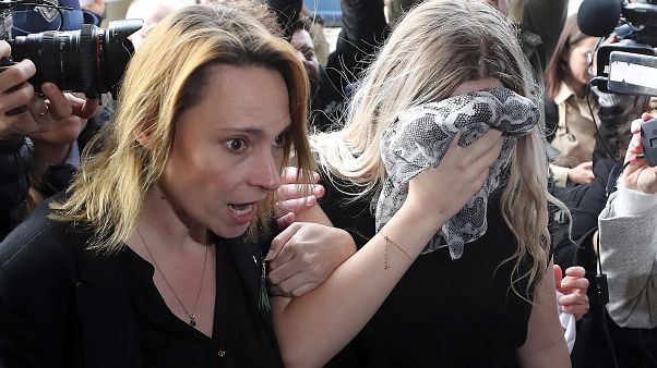 Jovem britânica condenada por mentir sobre violação Jovem britânica condenada por mentir sobre violação