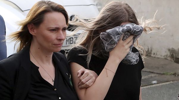 Die Britin und ihre Mutter auf dem Weg zur Urteilsverkündung Die Britin und ihre Mutter auf dem Weg zur Urteilsverkündung