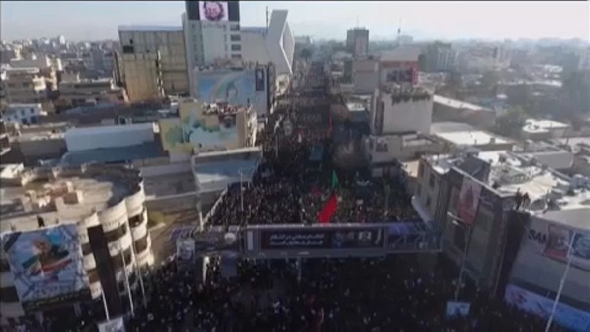 Tömegpánik tört ki Szulejmáni temetésén