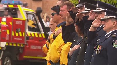 Funeral por un bombero fallecido en Australia