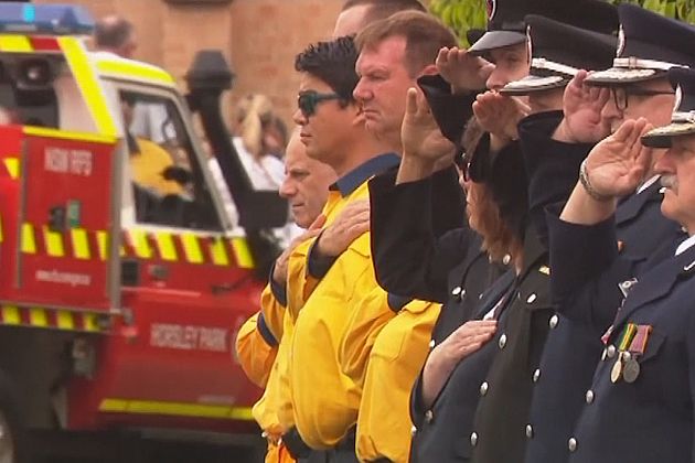 Australia, i funerali del vigile del fuoco volontario