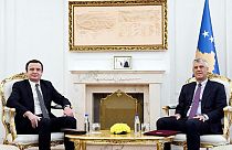 Linksnationalist Albin Kurti und Präsident Hashin Thaçi