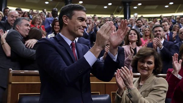 Pedro Sánchez obtiene la confianza del Congreso tras meses de negociaciones e investiduras fallidas Pedro Sánchez obtiene la confianza del Congreso tras meses de negociaciones e investiduras fallidas