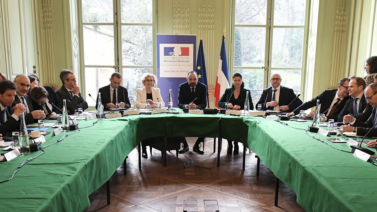 Fransa'da hükümet ve sendika temsilcileri bir araya geldi
