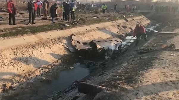 Restos del Boeing ucraniano tras estrellarse en Irán Restos del Boeing ucraniano tras estrellarse en Irán