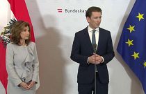 "Na, du Küken?" Österreich lacht über Untertitel-Panne bei Vereidigung