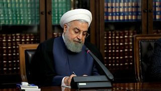 روحانی: آمریکا اگر مشکلی در جهان برایش پیش آمد گردن ما نیندازد