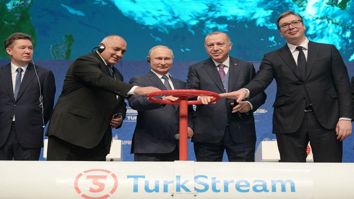 الرئيس التركي رجب طيب أردوغان ونظيره الروسي فلاديمير بوتين يدشنان مشروع خط الأنابيب التركي للغاز تورك ستريم