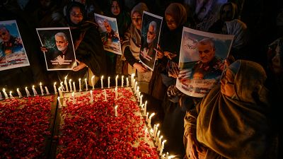 ویدئو؛ زنان شیعه پاکستانی در یادبود قاسم سلیمانی شمع روشن کردند