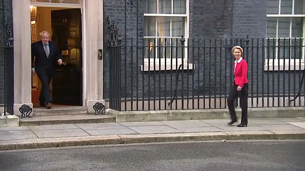 Ursula von der Leyen warnt Boris Johnson: "Brexit"-Deal bis Ende 2020 "im Grunde unmöglich" Ursula von der Leyen warnt Boris Johnson: "Brexit"-Deal bis Ende 2020 "im Grunde unmöglich"
