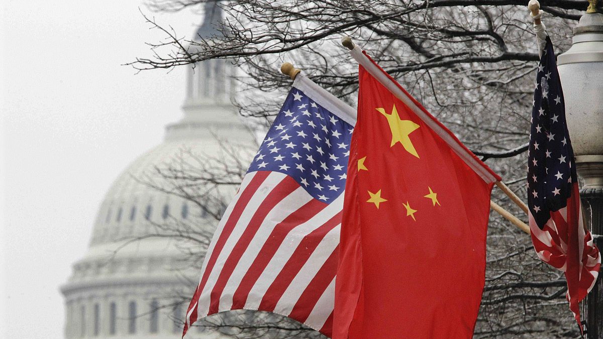 Κινεζική και αμερικανικές σημαίες στην Ουάσινγκτον