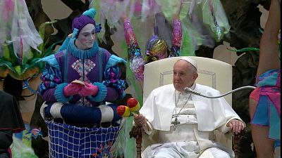 Papa Francis, Vatikan'da Aqua Sirki'ni ağırladı