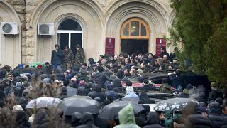 Митингующие штурмом берут здание администрации президента Абхазии