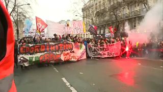 مظاهرات حاشدة في باريس تنديداً بإصلاحات أنظمة التقاعد المقترحة من الحكومة